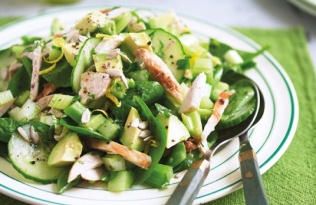 Salad with chicken and avocado